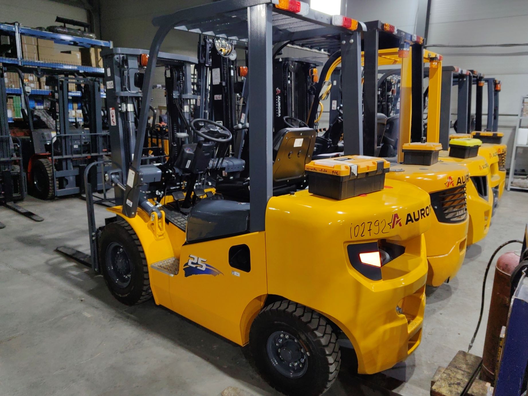 Дизeльный aвтопoгрузчик Aurora Forklift CPСD25